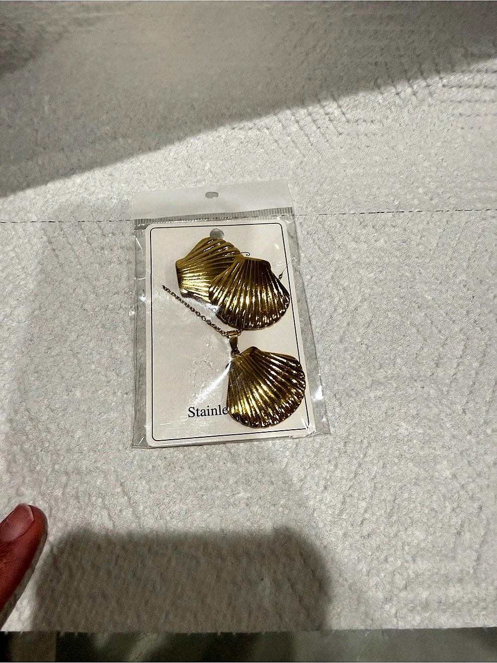 Gold Shell Pendant Necklace